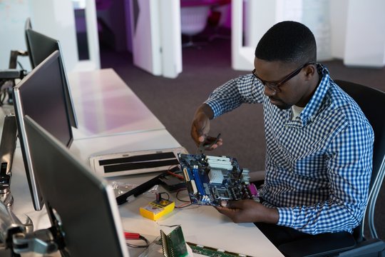 Functions of The Listed Computer Professionals 6 computer technician